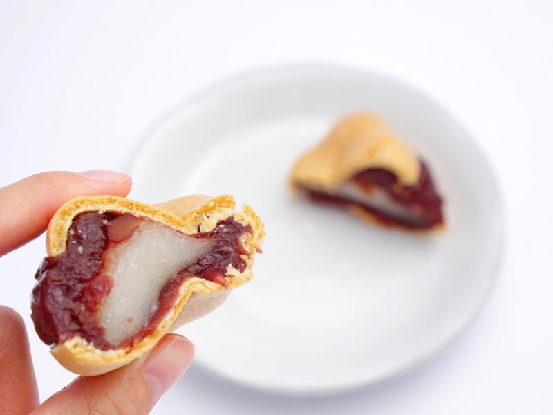 新正堂　切腹最中　求肥の様子