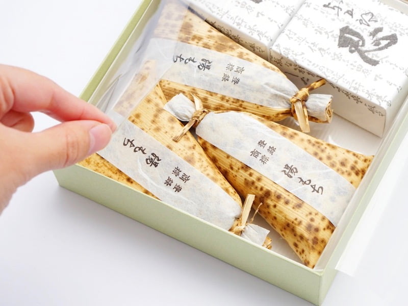 ちもと　湯もち　箱を開けたところ