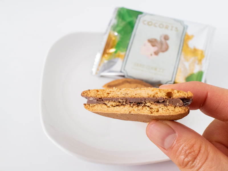 ココリスクッキーサンド・ピスタチオの断面