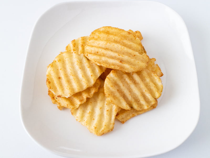 じゃがボルダ山椒みそ味をお皿に出したところ