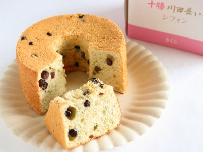 六花亭 十勝川西長いもシフォン(さくら)