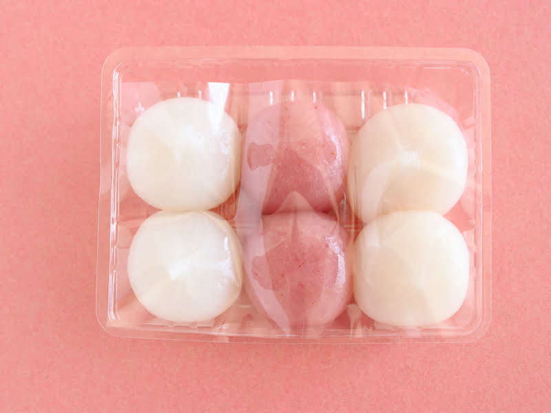 六花亭梅見餅　フィルムが貼っている