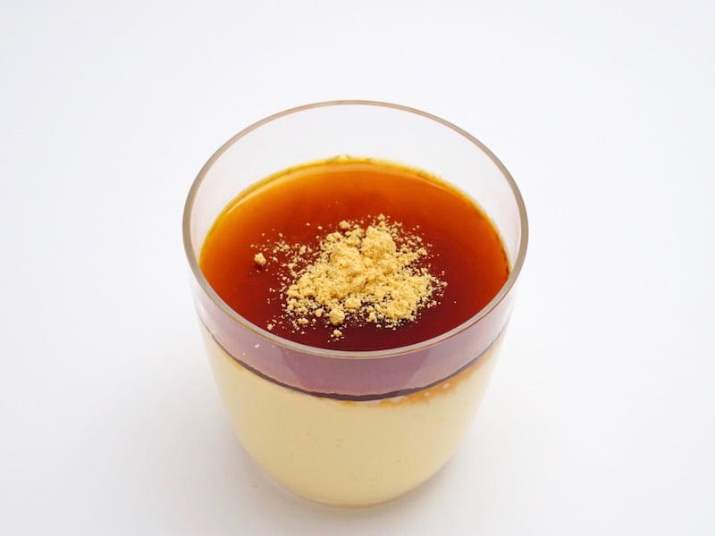 船橋屋 くず餅プリン きな粉をかけたところ