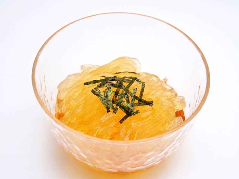 船橋屋 ところてん お皿に盛り付けたところ