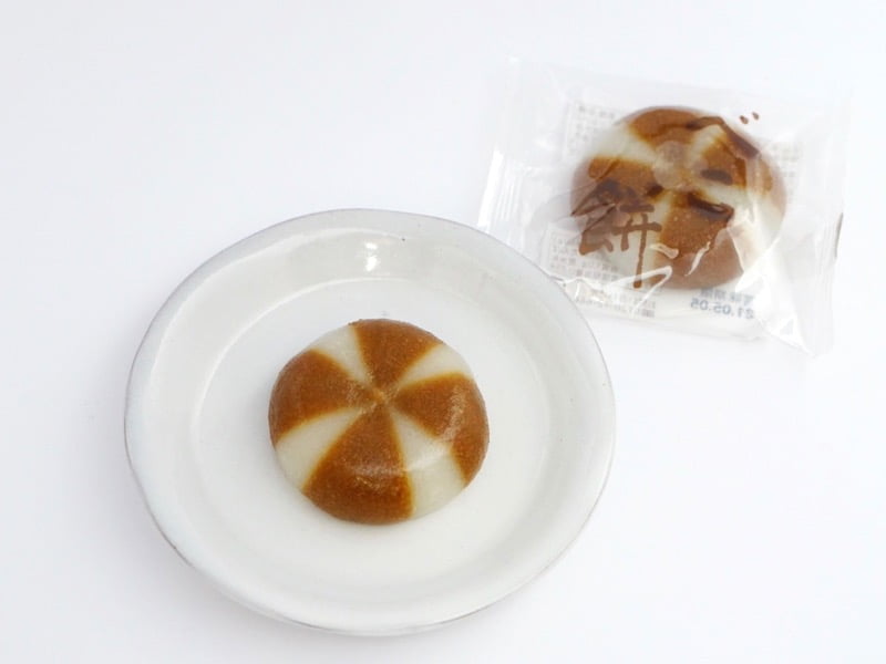 六花亭　べこ餅　パッケージと並べて