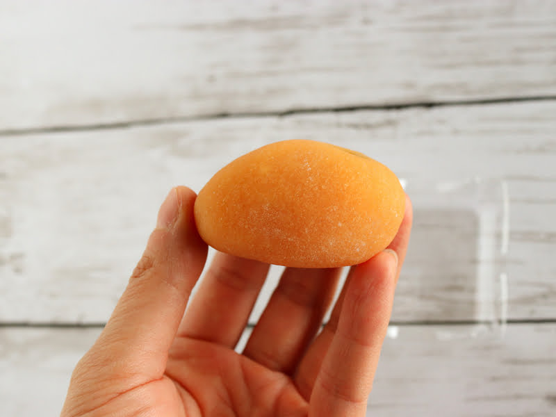 六花亭　枇杷　持つ