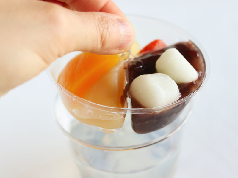 六花亭あんみつ　上段をとる