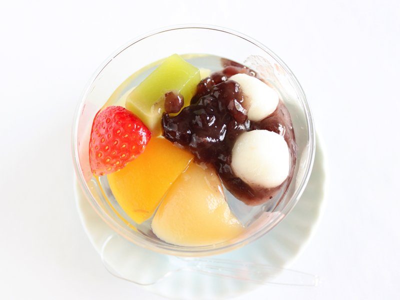 六花亭あんみつ　具を入れる