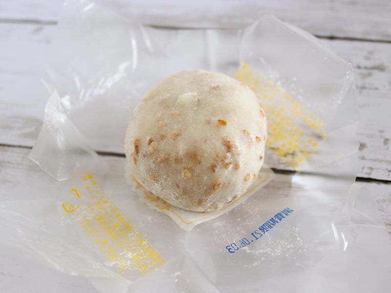 六花亭　ごま大福　開封02