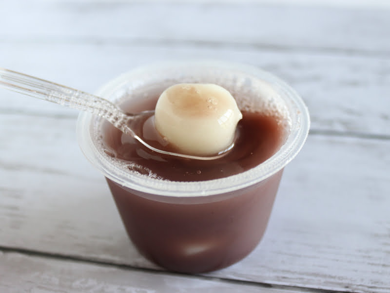 六花亭　冷やししるこ　お餅を入れる