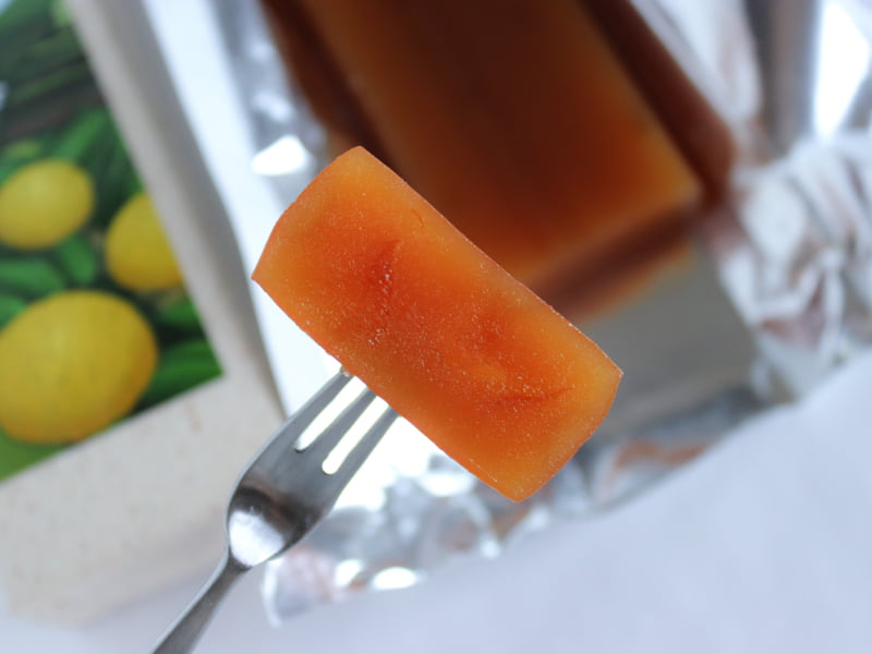 小城 羊羹(柚子)　カットしたところ