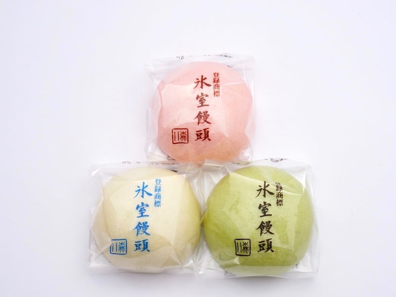 森八　氷室饅頭　三色並べた様子
