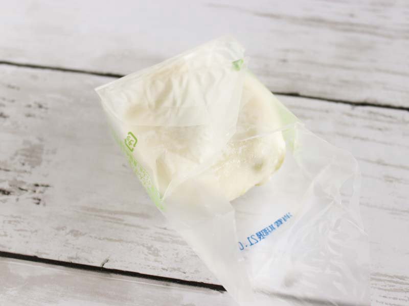 六花亭 青えん大福　裏から開封