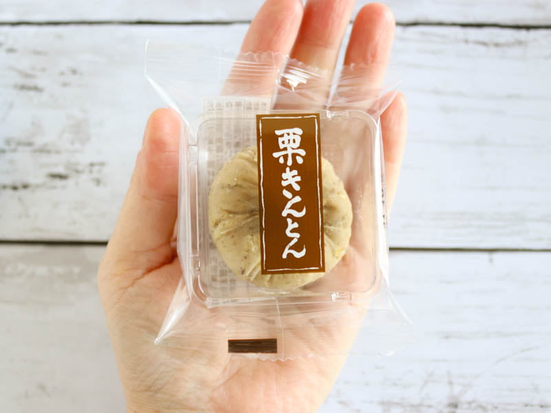 六花亭　栗きんとん　手に乗せたところ
