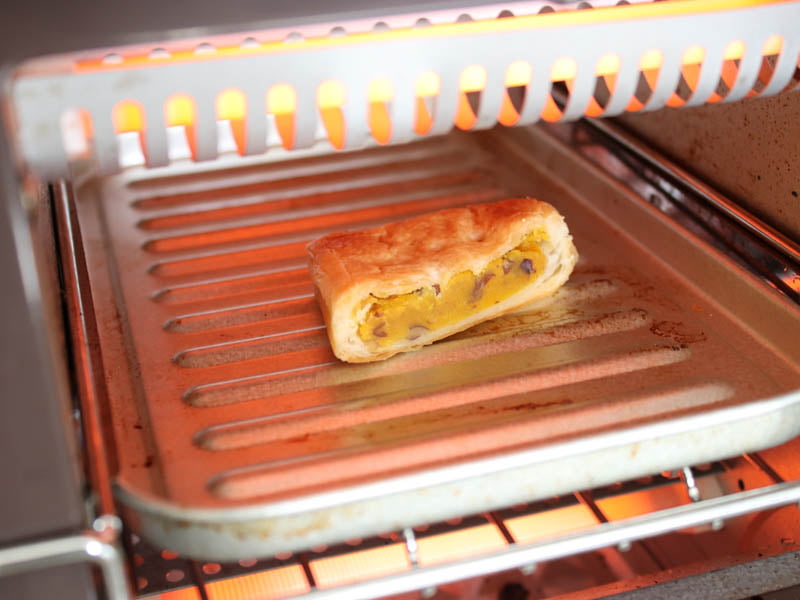 六花亭　パンプキンパイ　軽く焼いたところ