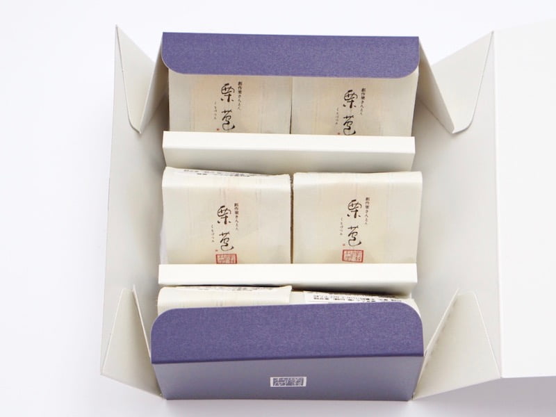 松月堂　栗包　箱を開けたところ