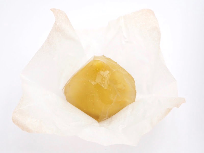 松月堂　栗包　包みを開いた状態