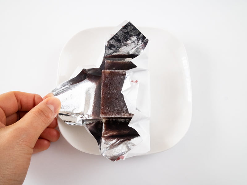 回進堂 きんつばの中身を開けたところ