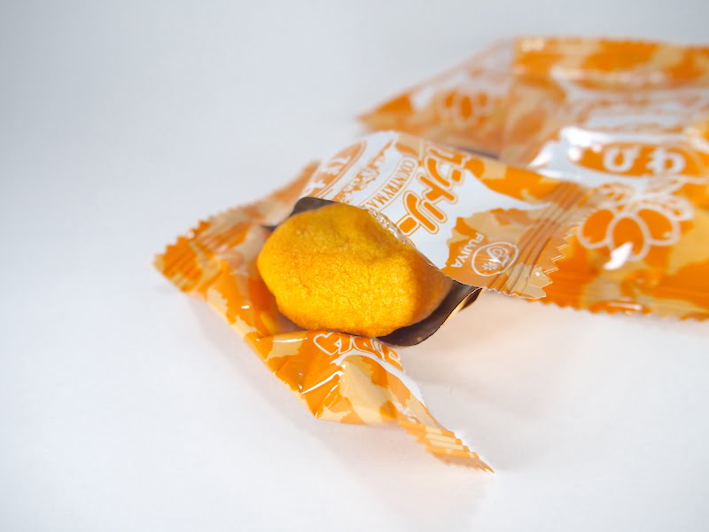 びわカントリーマアムを袋から出したところ