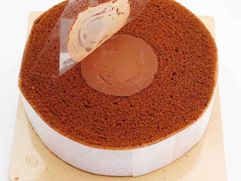 クラブハリエ　ショコラバーム　ガナッシュのフィルムをはがすところ