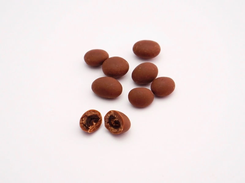 六花亭　コーヒービーンズ　割ったところ