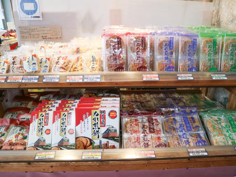 銚子電鉄犬吠駅で売っているぬれ煎餅