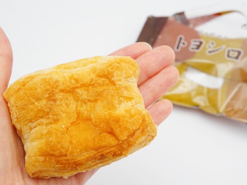 六花亭 じゃがパイ トヨシロ 手に乗せたところ