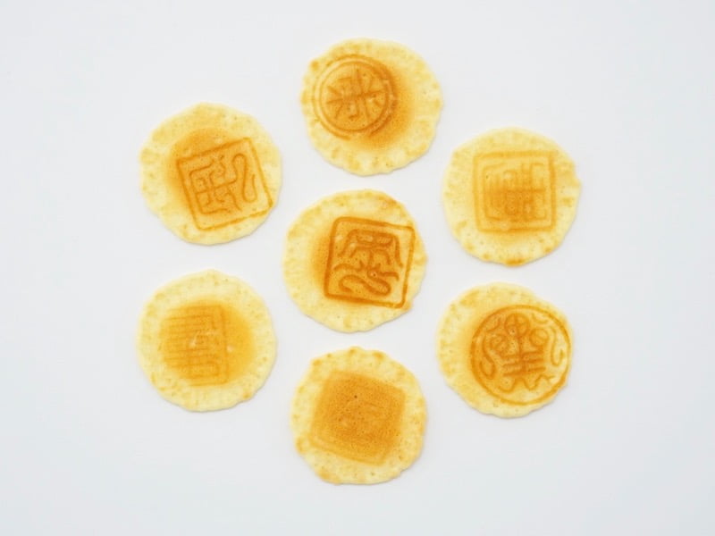 播田屋 絲印煎餅 7枚並べたところ