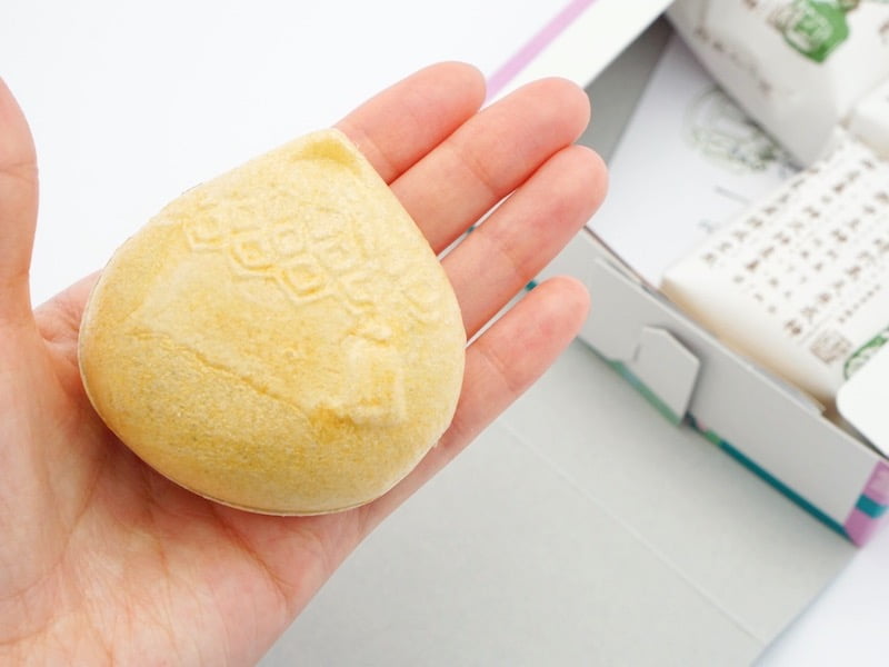 柳屋奉善 鈴もなか 手に乗せたところ