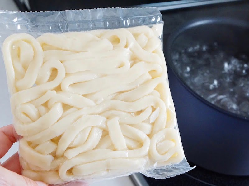 エビスヤ三重食品 伊勢うどん うどんを茹でるところ