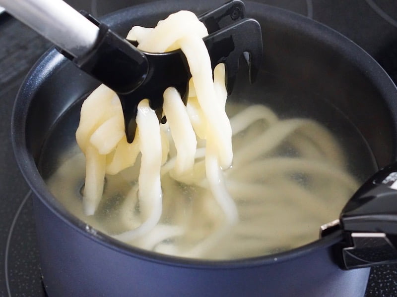 エビスヤ三重食品 伊勢うどん うどんが茹であがったところ