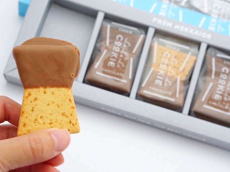 きのとや La La La COOKIE 手に持ったところ