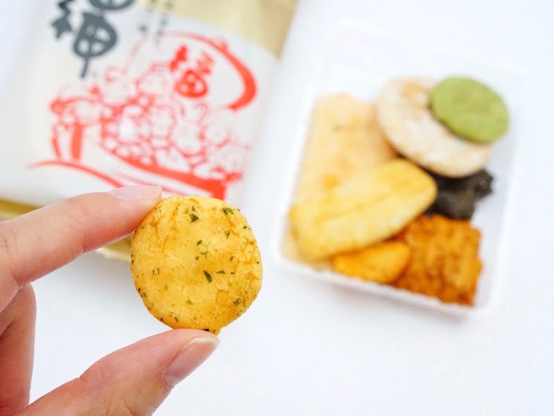 宗吾郎 八千代 八福神あられ 手に持ったところ