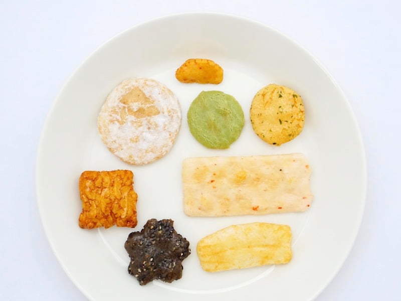 宗吾郎 八千代 八福神あられ お皿に並べたところ