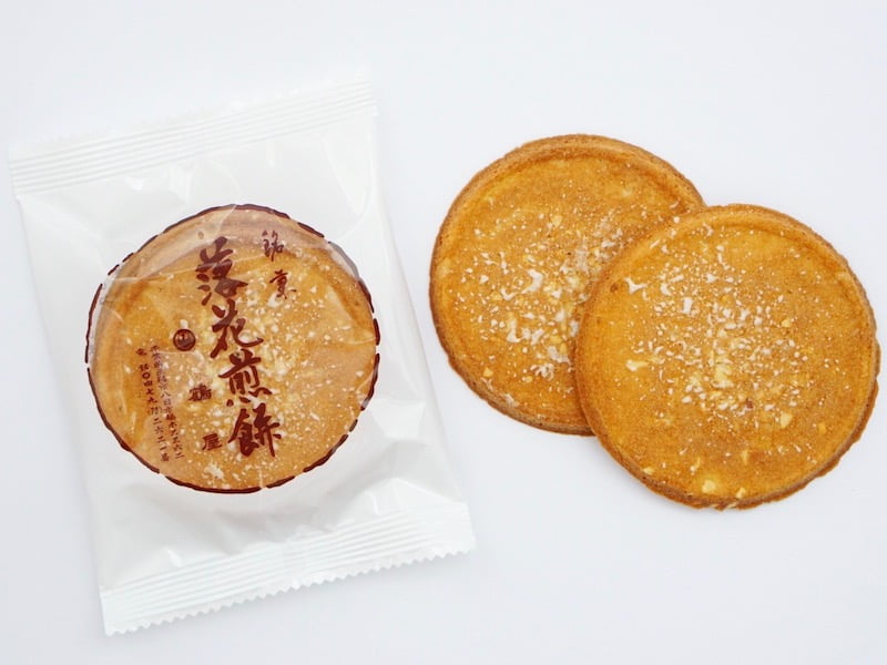 鶴屋商店　落花煎餅　袋と並べたところ