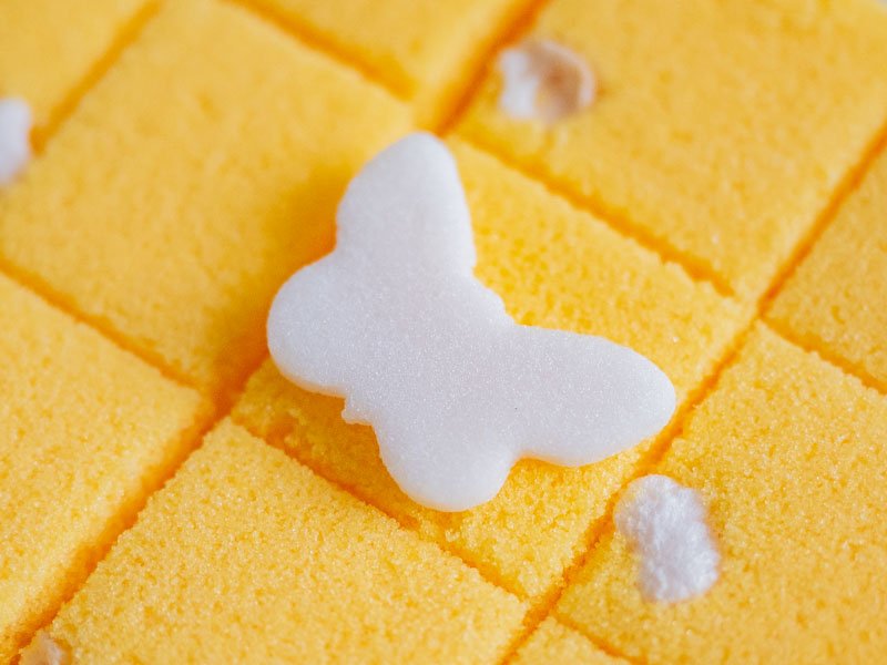 三英堂 菜種の里 雅趣：表面 チョウ