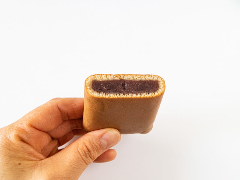 三松堂 津和野銘菓 源氏巻をカットしたサイズ