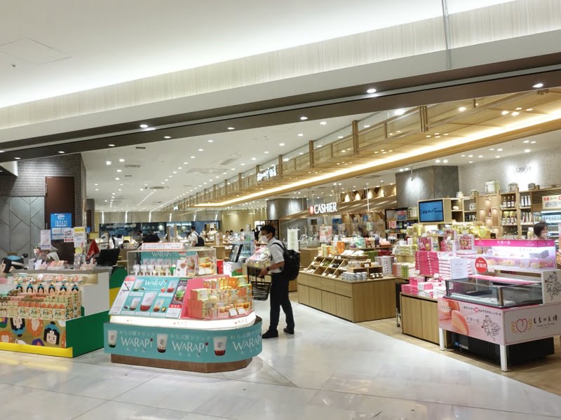 さんすて岡山のお土産売り場