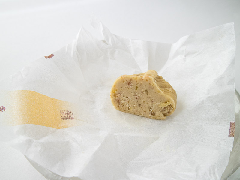 緑屋老舗 栗金飩の断面