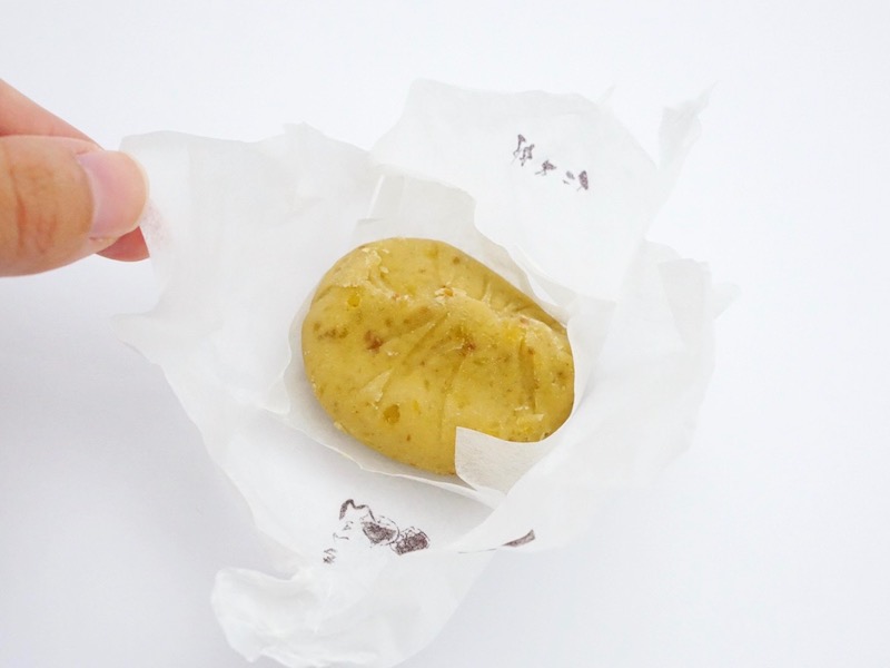 仁太郎 栗きんとん 包みを開くところ