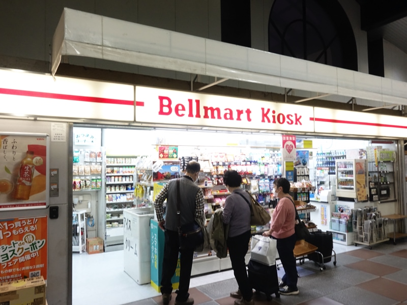 岡崎駅のお土産売り場 ベルマートキオスク