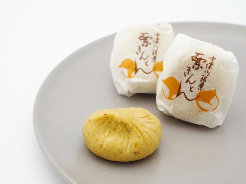 信玄堂 中津川栗きんとん お皿に乗せたところ