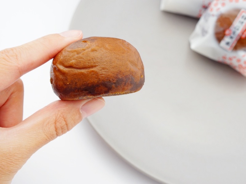 桔梗屋 桔梗信玄餅万寿 手に持ったところ