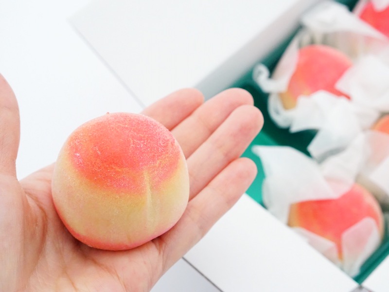 桔梗屋 信玄桃 手に持ったところ