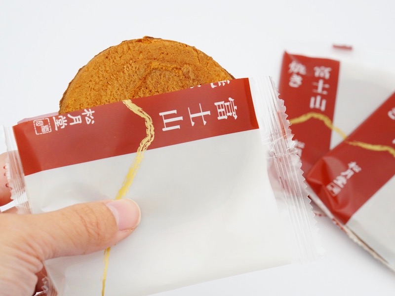 松月堂 富士山焼き 開封したところ