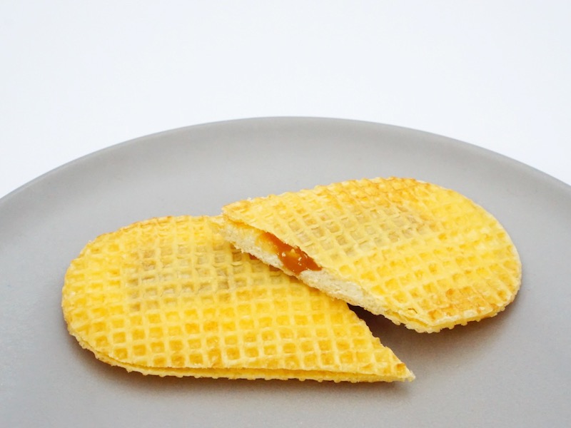 バターのいとこ ミルク味を切ったところ