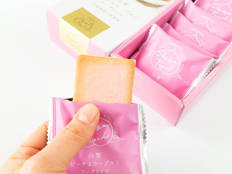 山梨ピーチ＆ヨーグルトラングドシャ開封したところ