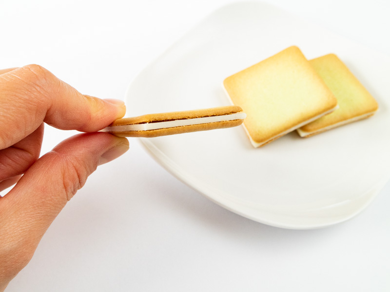 山梨シャインマスカットラングドシャの厚み