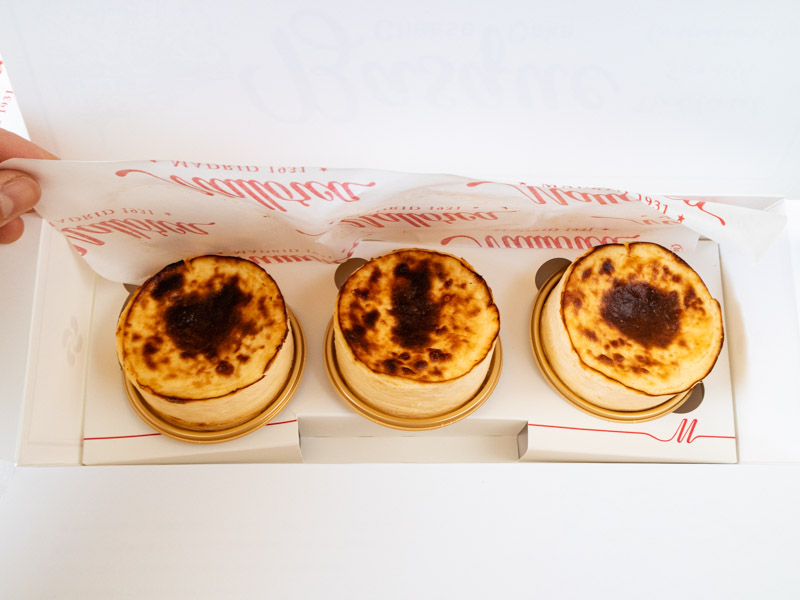 マヨルカ バスクチーズケーキ箱の中身
