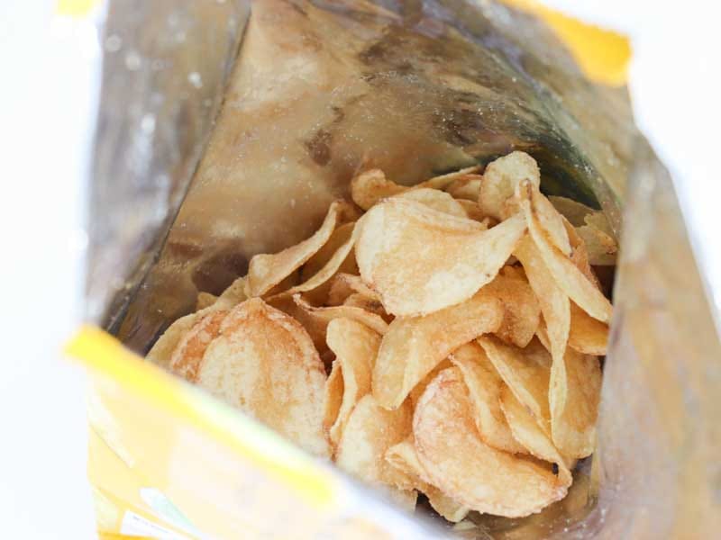 宮崎ポテトチップス チキン南蛮味　開封したところ
